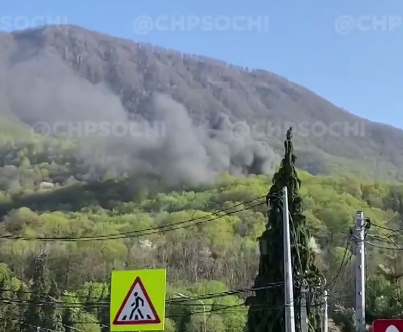 В горах Сочи вспыхнул пожар (Видео)