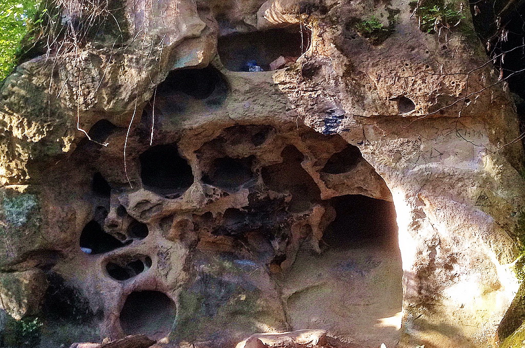 О нём не знают: туристам рассказали где находится жертвенный камень в Сочи