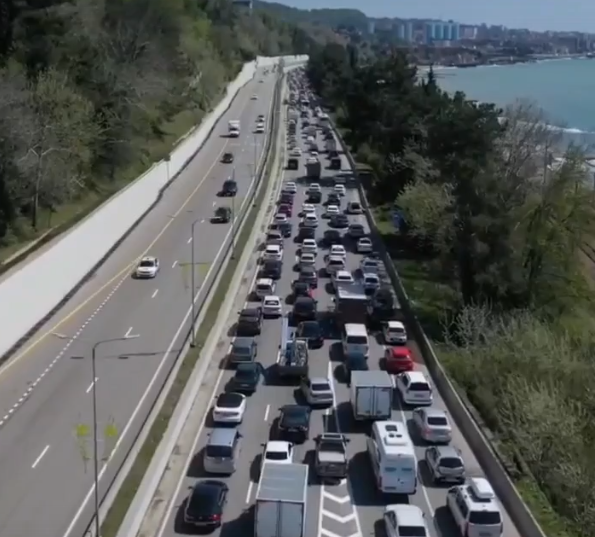 Дорога в Ад: Адлерскую пробку показали с воздуха