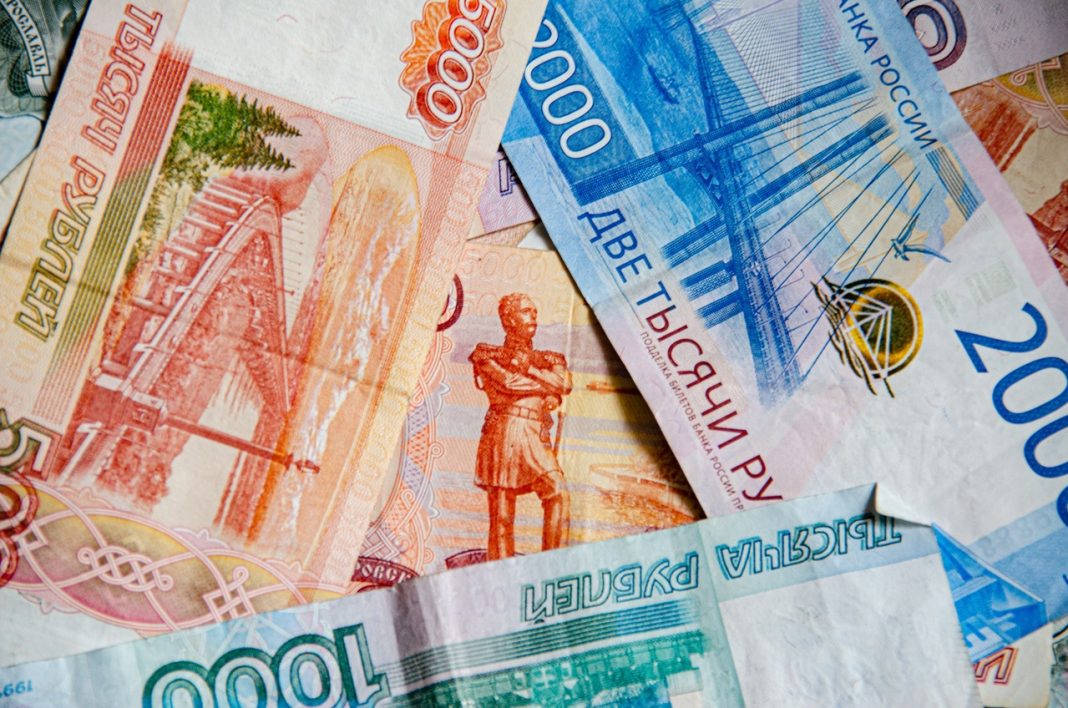 Мошенничество или помощь? Россиянам предлагают оформить карты Visa в иностранных банках