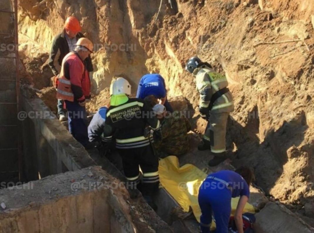 В Сочи строителя придавило бетонным блоком