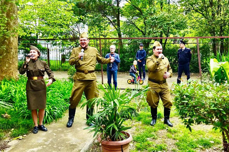 В Сочи поздравляют ветеранов с 77-й годовщиной Великой Победы 5