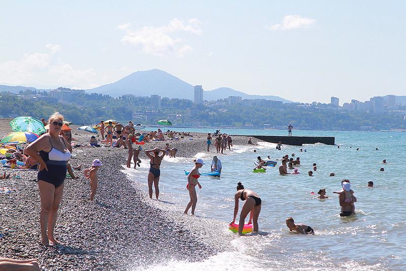 Море не туалет: жители Сочи рассказали, за что не любят туристов