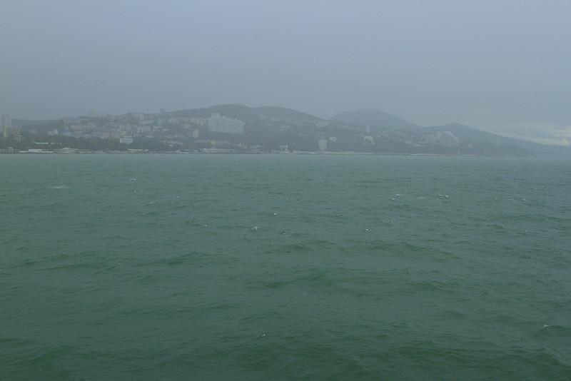 Морское судно, рейсом Сочи-Новороссийск, напоролось на канат в море