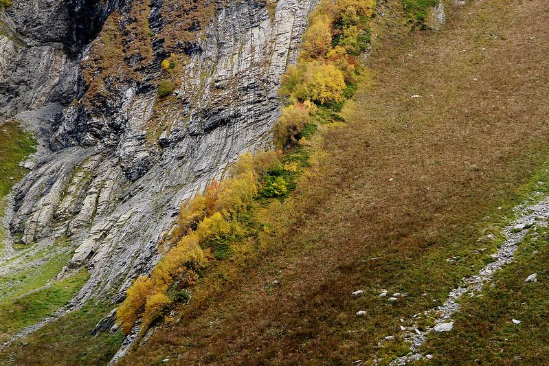 В Сочи молодую пару пришлось эвакуировать со скалы