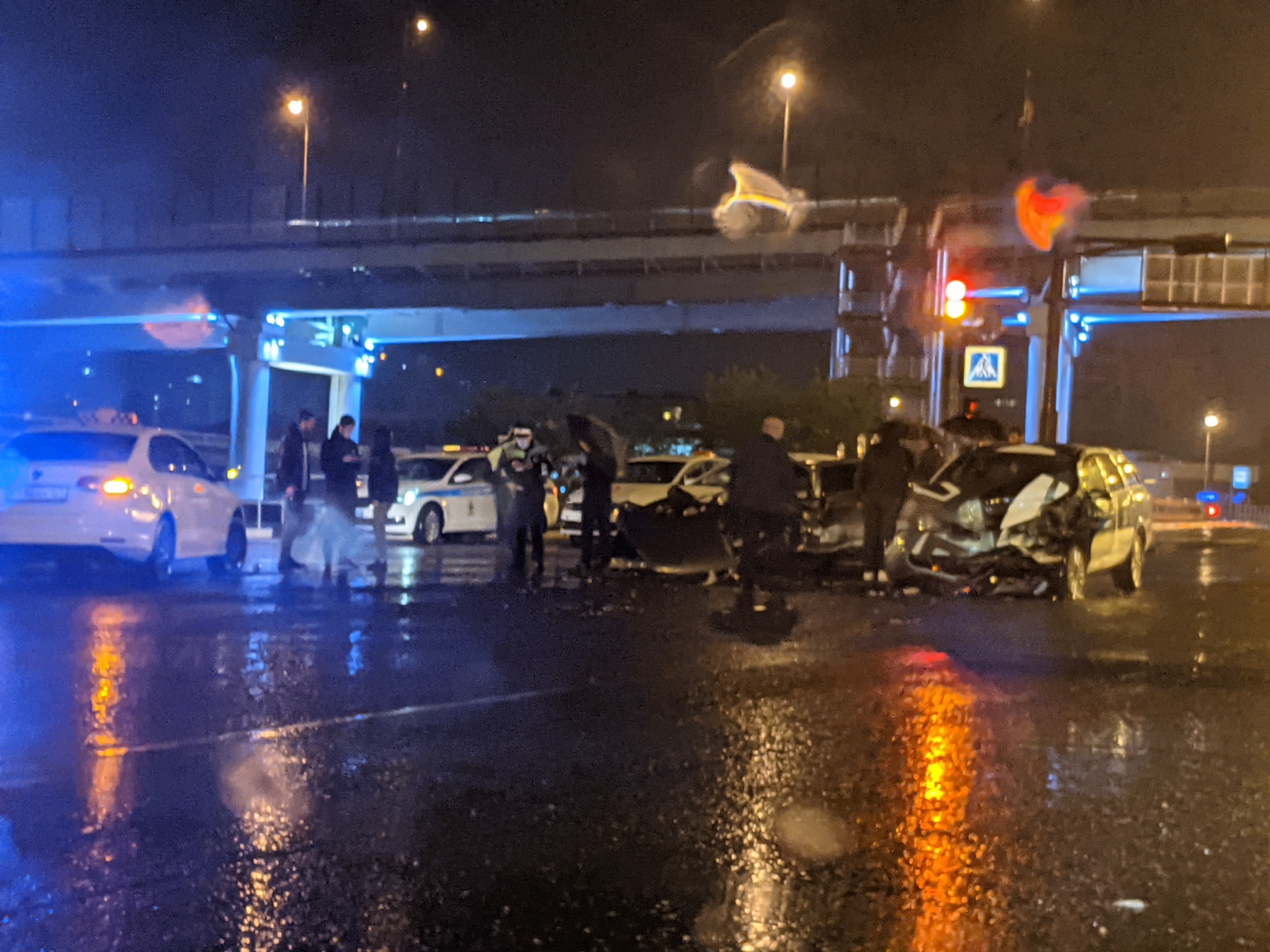 Проехал на красный: в массовом ДТП в Сочи пострадали два человека