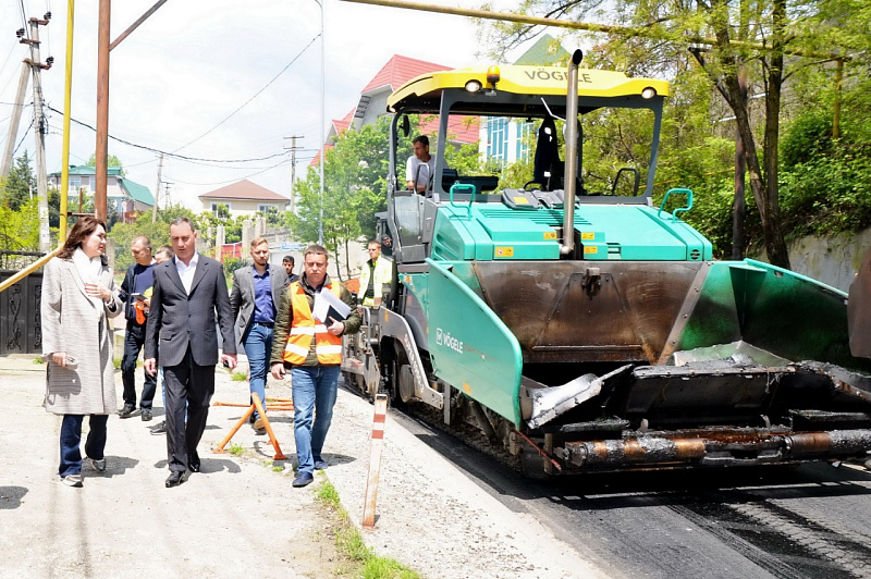 В Сочи ремонт на одной из загруженных улиц курорта завершат к концу месяца