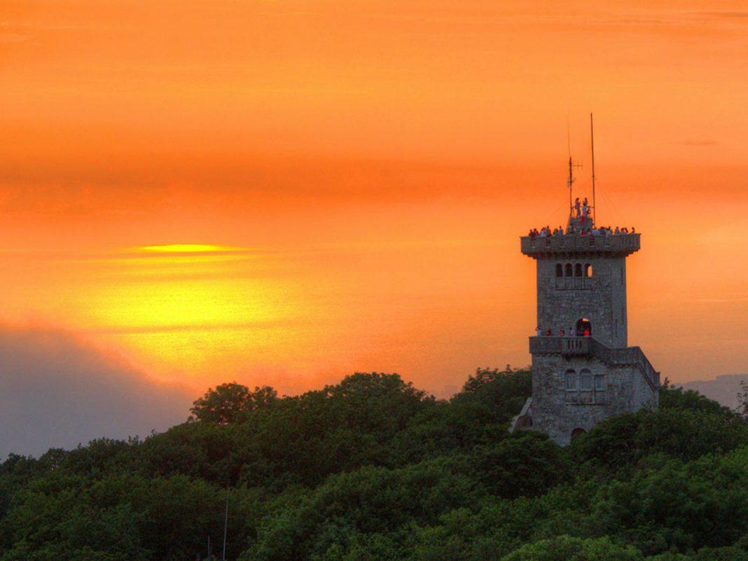Башню на Ахуне вновь закроют на реставрацию