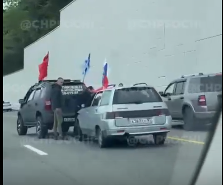 Автоколонна ко Дню Победы попала в ДТП в Сочи