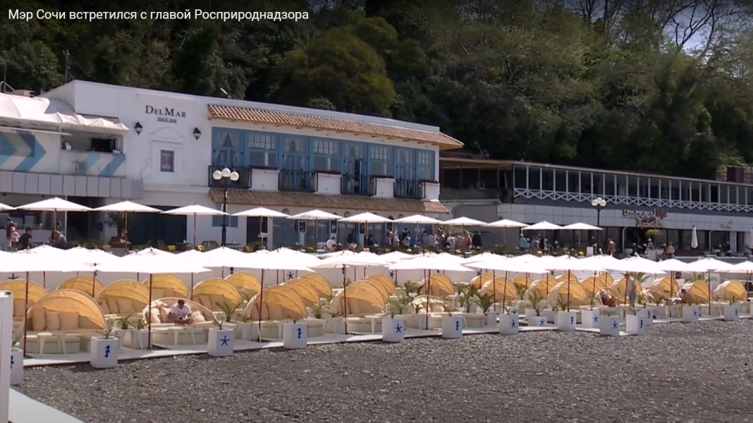 Море в Сочи хотят защитить сетками от мусора