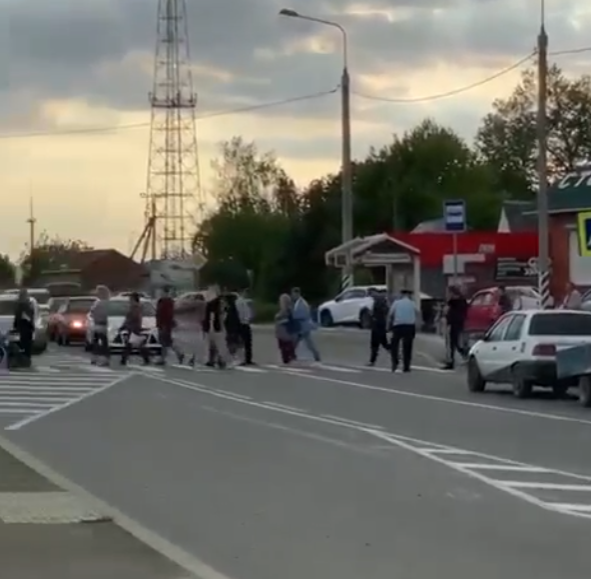 Бунт на переходе: жители Полтавской протестуют против свалки и «мусора из Сочи»