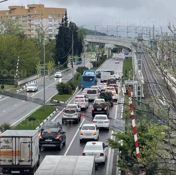 В Сочи авария блокировала проезд в аэропорт и Олимпийский парк