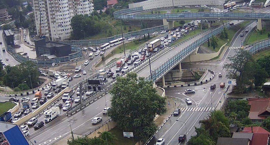 В Сочи примут ряд мер, чтобы разгрузить от пробок центр курорта