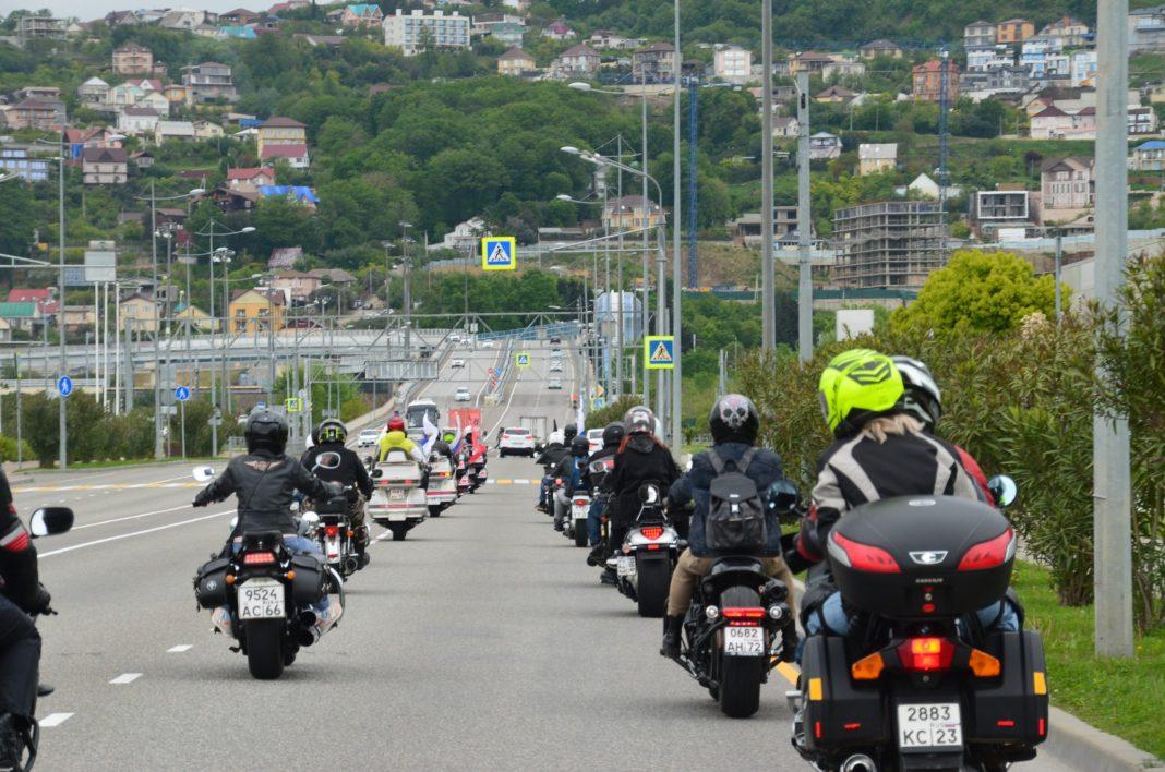 В Сочи состоялся мотопробег в честь Дня Победы (фото)