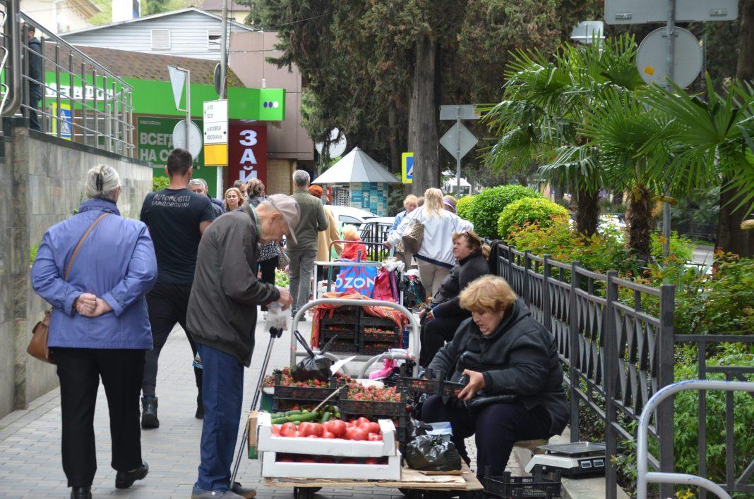 Сезонным работникам рассказали, как не остаться без денег в Сочи
