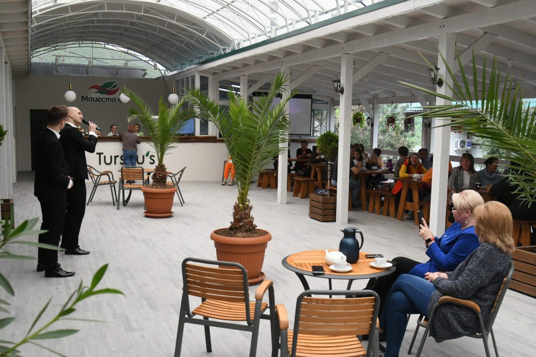 В Сочи компания «Мацеста чай» открыла террасу для дегустаций и чаепитий