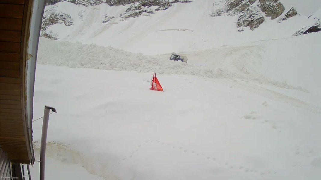 Цветёт зима: в горах Сочи разгребают снежные завалы (видео)