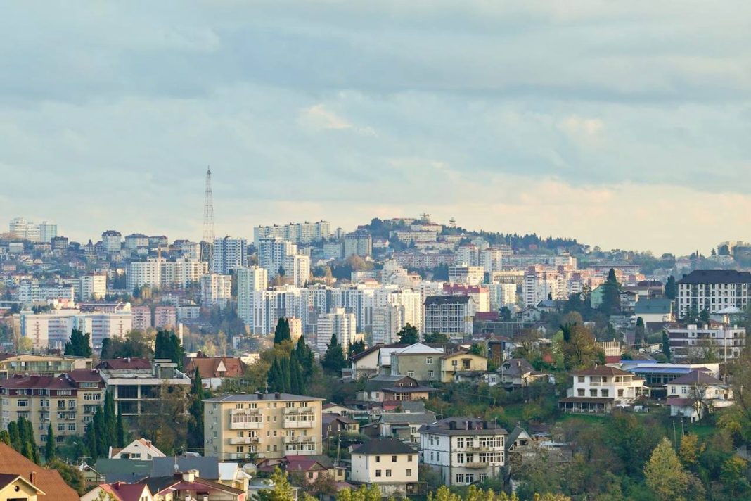 В Сочи массово реконструируют советские санатории и продают под жильё в качестве апартаментов