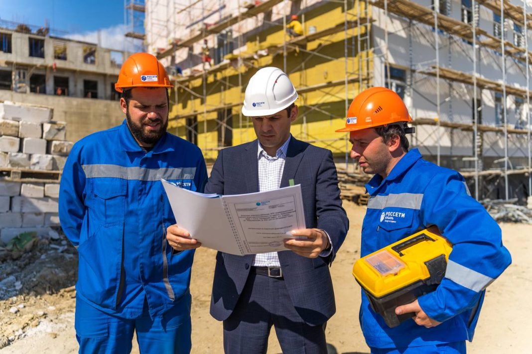 Специалисты компании «Энергосервис Кубани» подключили к электроэнергии стройплощадку будущей школы по временной схеме