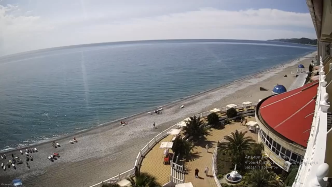 Погода манит: первых загорающих в Сочи сняли на видео