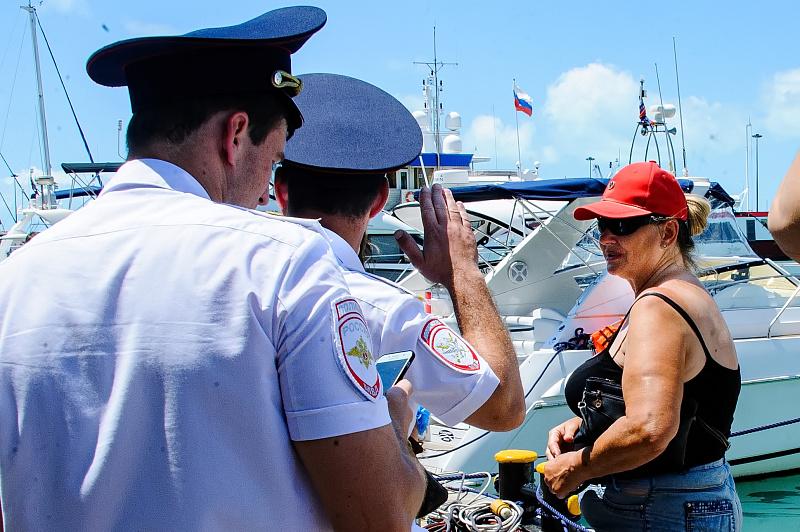 Мы не хотим на вашу прогулку! Почему «зазывал» в Сочи не пугают штрафы?