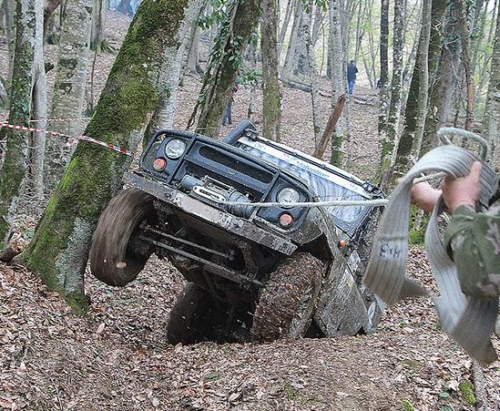 Сочинку, оплакивающую свой УАЗик, ищут представители автозавода