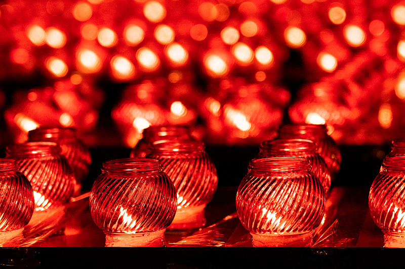 В Сочи зажгли 1418 свечей в День памяти и скорби