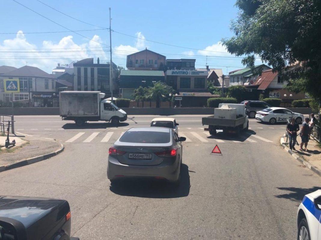 В Сочи сбили 15-летнего подростка на электросамокате