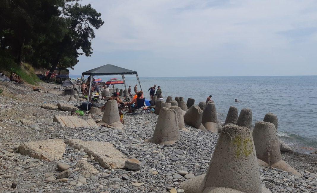 В Сочи нудисты ведут битву за пляж