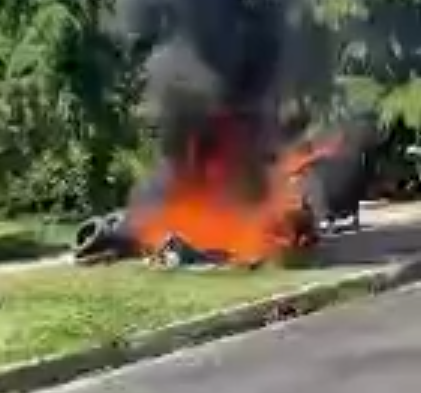 В Сочи пожарным пришлось тушить мусорные баки (видео)