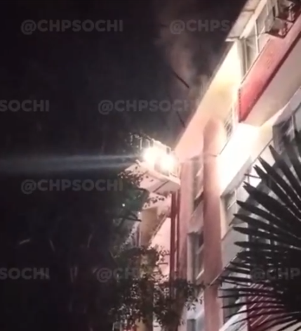 В Сочи сгорела квартира в пятиэтажном доме