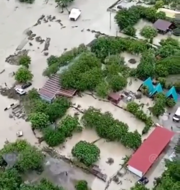 Житель подтопленного посёлка в Сочи рассказал, что сирена не сработала