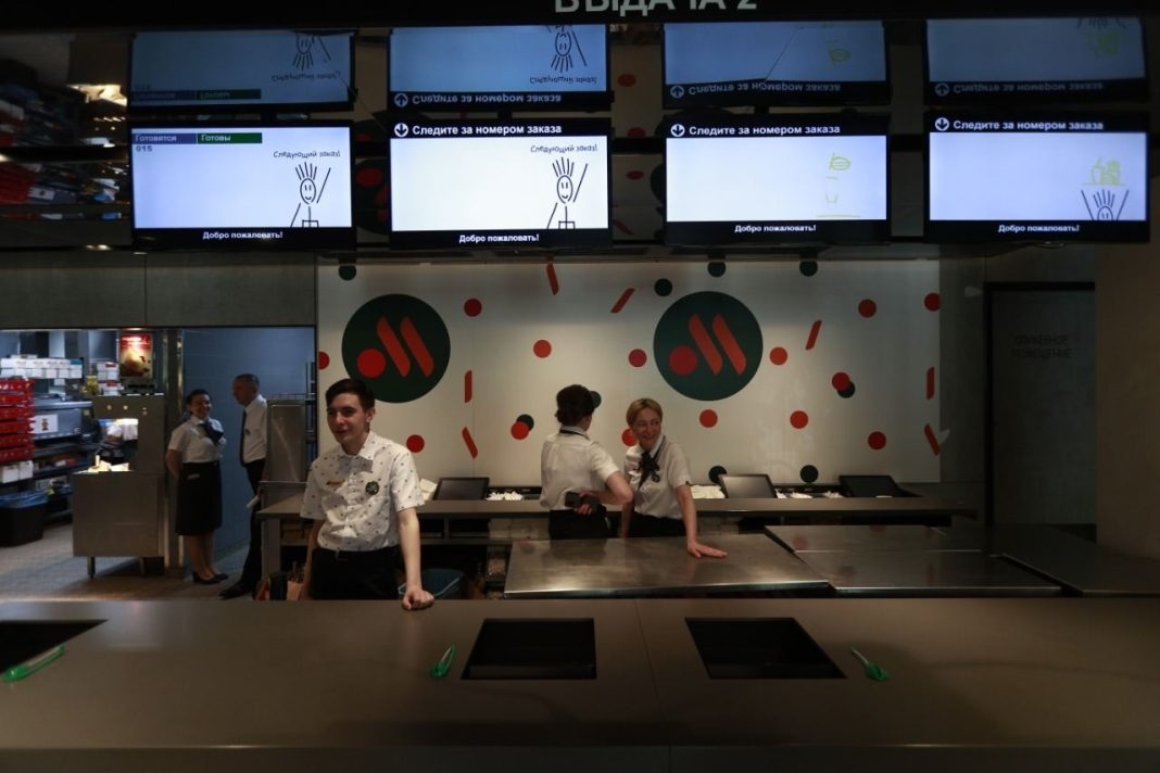 Вкусно и точка! В России открылся «Макдоналдс» под новым названием