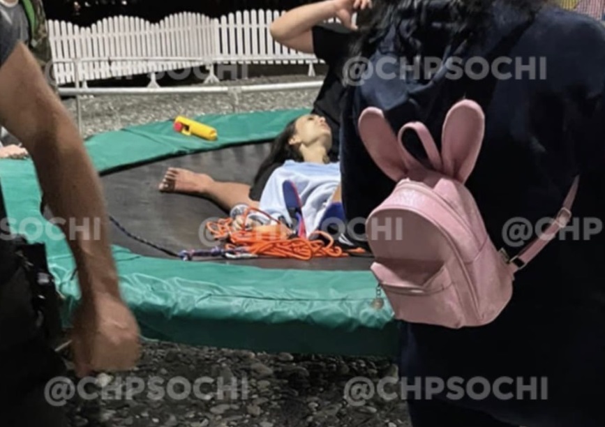 В Сочи лопнул трос батута, когда прыгала девушка