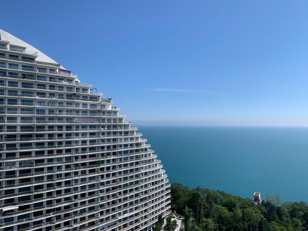 На манеже все те же: названы города с самым дорогим жильем