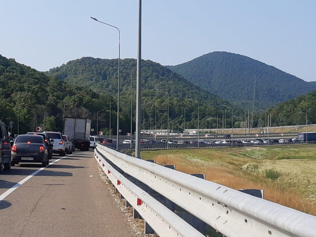 Для грузовиков вводят «летний» запрет на проезд к морю по выходным