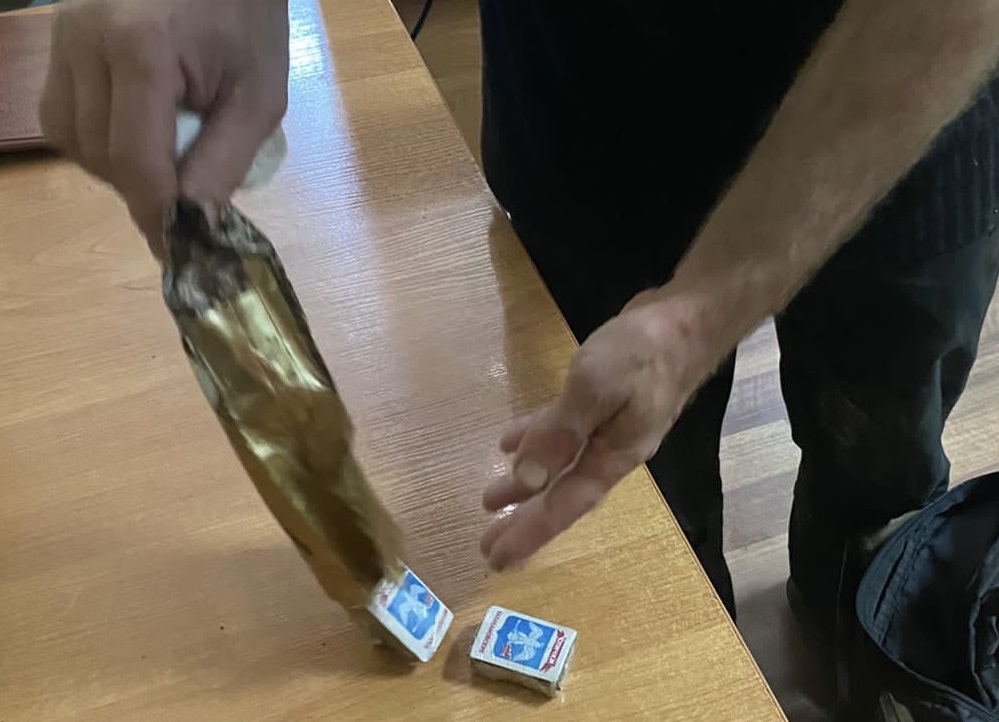 Житель Сочи спрятал наркотики в пачке из-под кофе