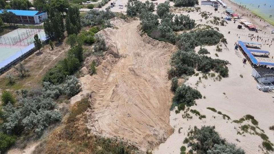 В Анапе уничтожили природную достопримечательность экскаватором