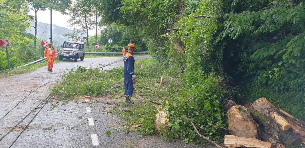 В Сочи устраняют последствия разгулявшихся ливней