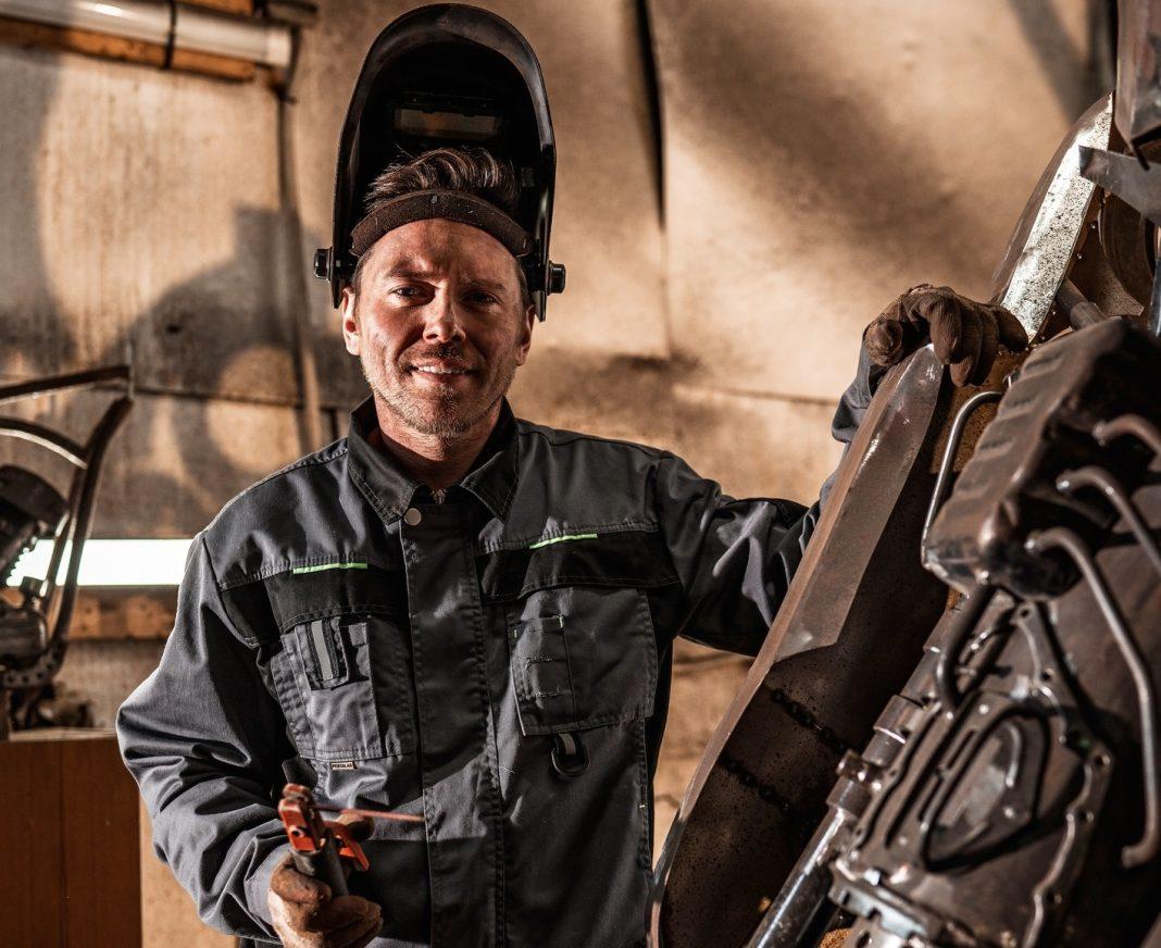 Микеланжело сварки: парень ехал в Сочи варить мангалы, а стал легендарным скульптором