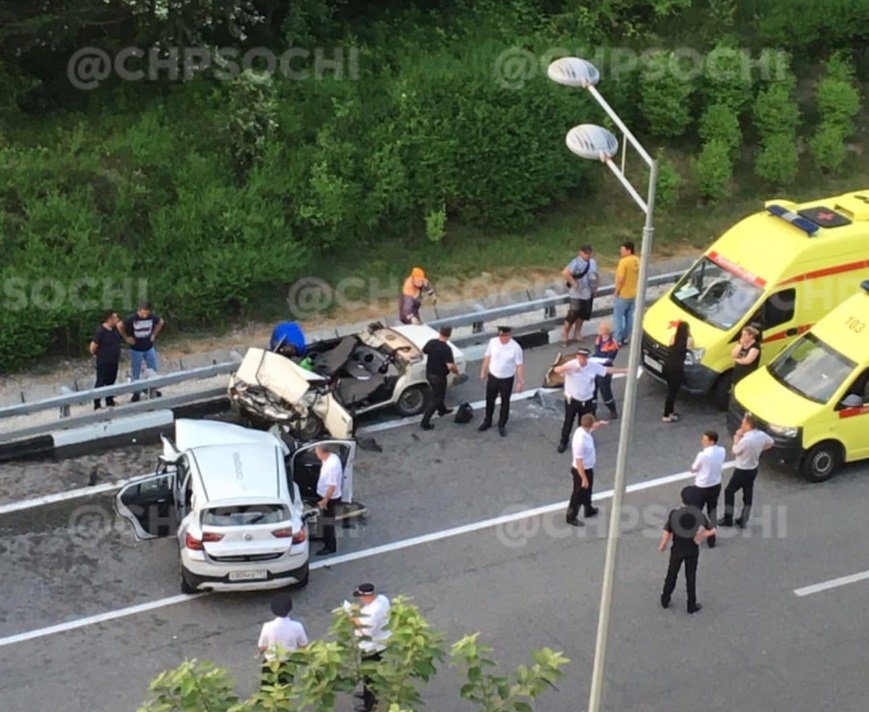 В Сочи в лобовом столкновении погибли супруги