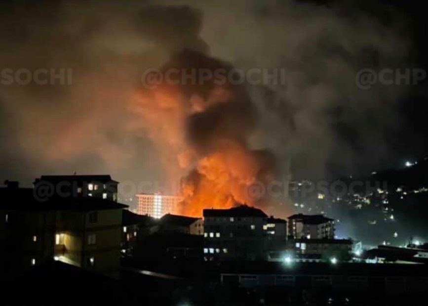 В Сочи сгорела двухэтажка (Видео)