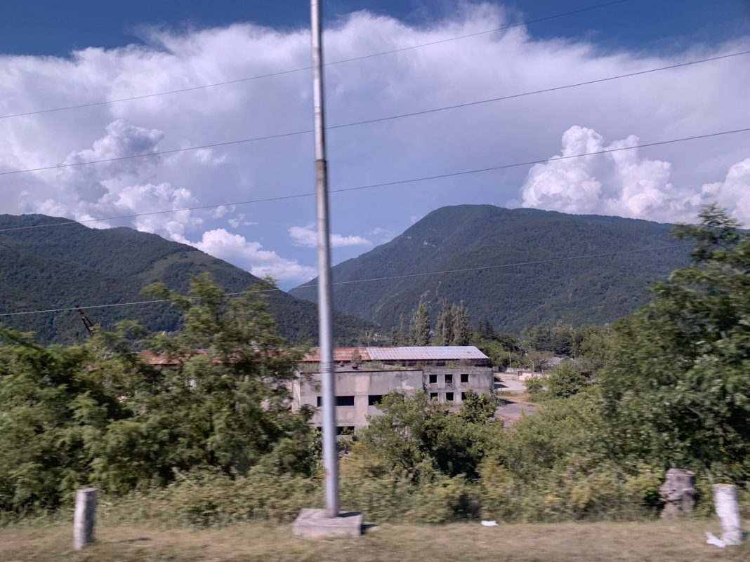 Россиянка рассказала, где нашла райский уголок в Абхазии