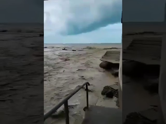 В сочи нашли в море. Смыло в море. Унесенные в море дети в Сочи. Море под водой.