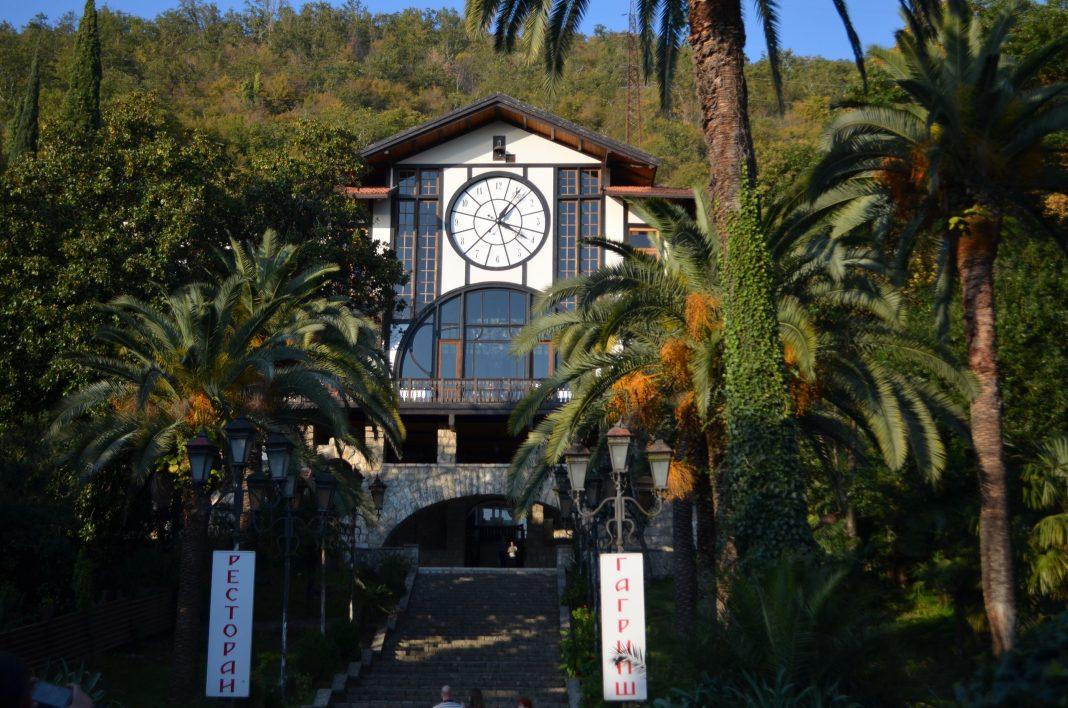 В Абхазии забронировано всё до конца лета: в Сочи еще есть места