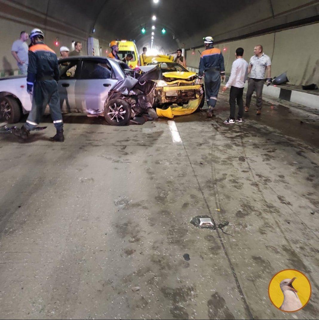 ДТП в тоннеле парализовало движение в Сочи
