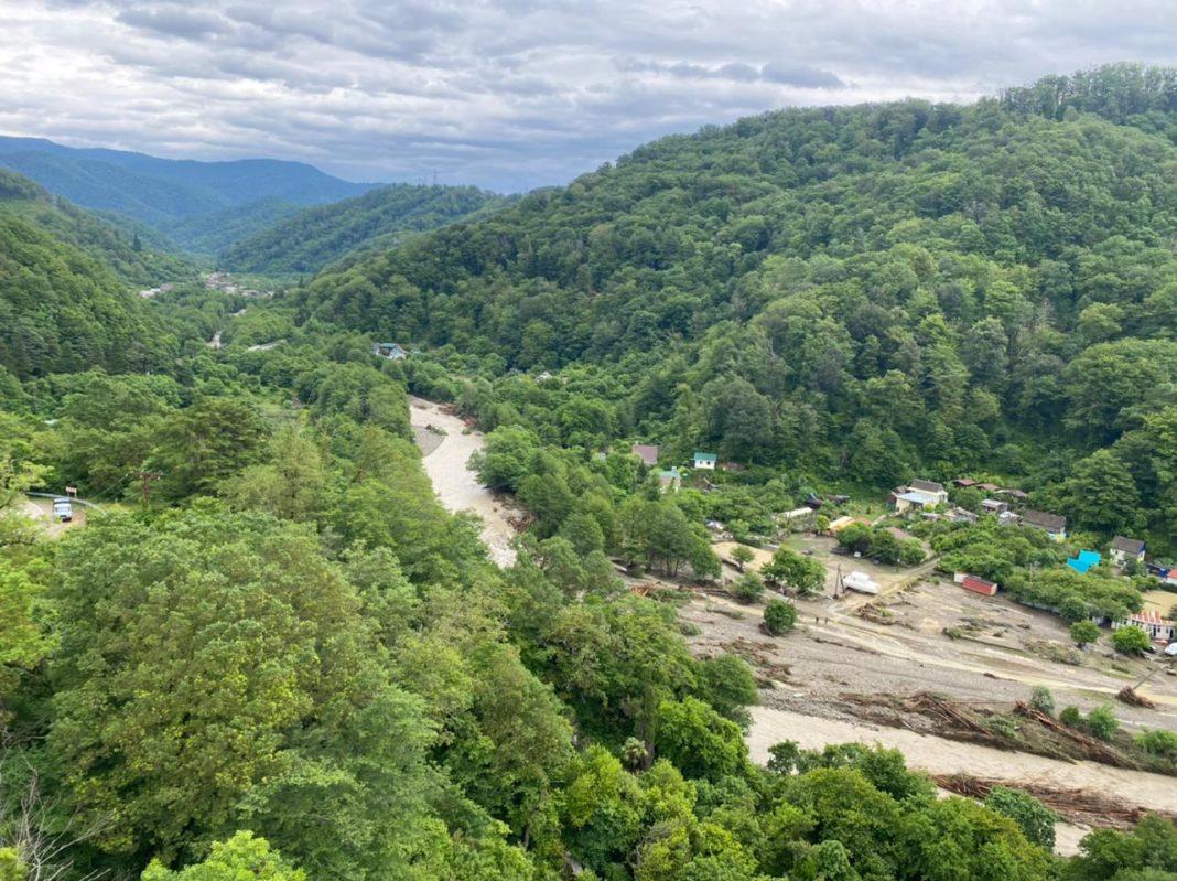 В Лазаревском районе Сочи размывает водозабор: есть дефицит воды