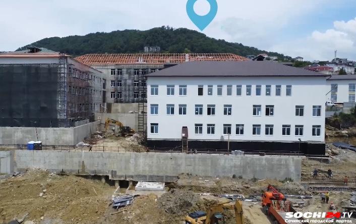 Работы по строительству школы на Мамайке в Сочи завершены на 83%