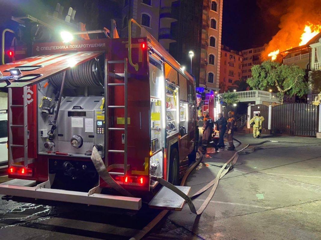 В Сочи из-за пожара эвакуировали 32 человека