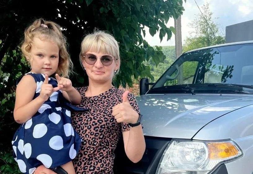 Сочинке, чей УАЗик унесло в море, завод подарил новый